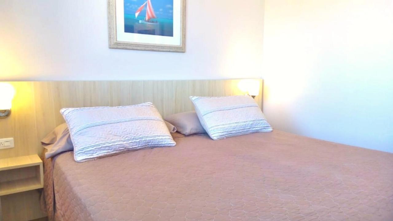Rooi Santo Residence Palm Beach Bagian luar foto